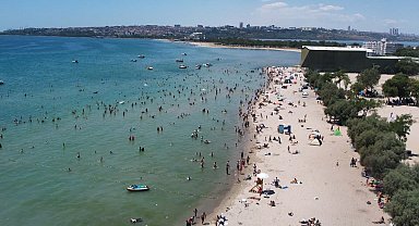 İstanbul - Sıcak havayı fırsat bilenler Menekşe Plajı'na akın etti