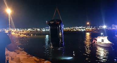 İstanbul- Silivri'de otomobil denize düştü: içindeki kişi son anda kurtuldu