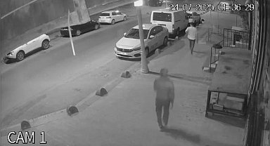 İstanbul- Sultangazi'de plaka hırsızlığı kamerada