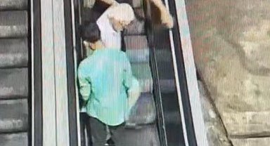 İstanbul - Taksim'de 67 yaşındaki adamın boğazını sıkıp gasbettiler; o anlar kamerada