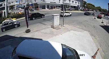 İstanbul- Tuzla'da motosiklet ile otomobilin çarpıştığı anlar kamerada