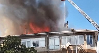 İstanbul - Üsküdar'da 4 katlı binanın çatısında yangın - 2 Ek bilgi ve görüntülerle