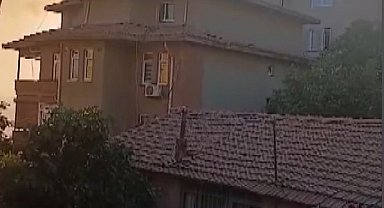 İstanbul- Üsküdar'da terastaki mangal yangına neden oldu; çatı katı alev alev yandı