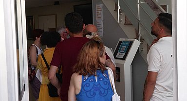 İstanbul - Yeni tip ehliyet için Nüfus müdürlüklerinde son gün yoğunluğu