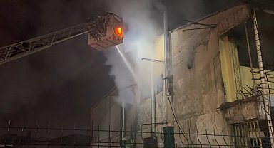 İstanbul - Zeytinburnu'nda boya imalathanesinde çıkan yangın söndürüldü