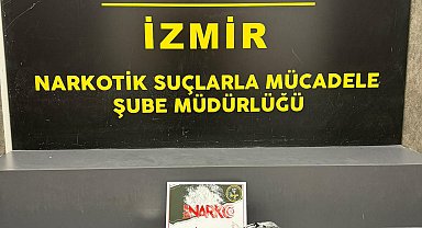 İzmir'de iki ayrı otomobilde uyuşturucu ele geçirildi; 2 tutuklama