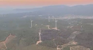 İzmir'de, Urla'daki orman yangını sürüyor; Aliağa'da ot yangını kontrol altında