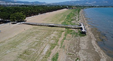 İznik Gölü'nde bir dönem deniz otobüsünün yanaştığı iskele karada kaldı