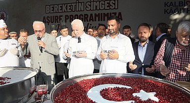 Kağıthane'de 20 binden fazla kişiye aşure ikram edildi