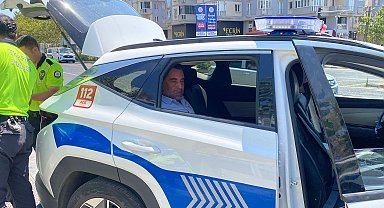 Kamyonetiyle kaldırımda yürüyen 2 kişiye çarpan 4.25 promil alkollü doktor, tutuklandı