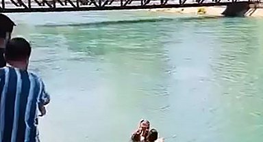 Kanalda boğulma tehlikesi geçiren çocuğu inşaat işçisi kurtardı, 'benim de bir evladım var' dedi