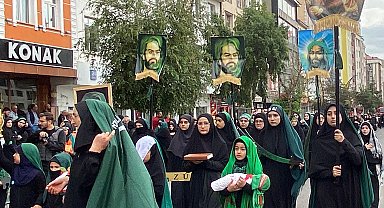 Kars'ta binlerce kişi Kerbela şehitlerini andı