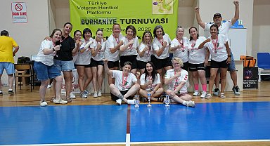 Karşıyaka Veteran Hentbol namağlup şampiyon oldu