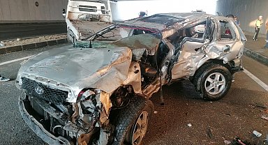 Kastamonu'da karşı yöne geçen otomobil, TIR'a çarptı; 3 ölü, 5 yaralı