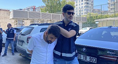 Kavga ettiği kişiyi otomobiliyle 2 kez üzerinden geçip öldüren şüpheli ve 2 arkadaşı adliyede