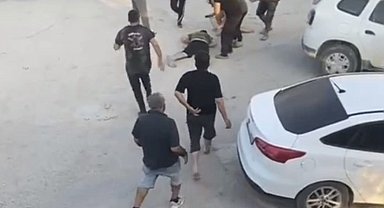 Kavgayı ayırmaya çalışanlara bıçaklı saldırı kamerada: 1 ölü, 3 yaralı