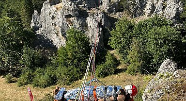 Kayalıklarda zorlu arama kurtarma tatbikatı