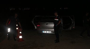 Kayıp olarak aranan 2 kuzenin bulunduğu otomobil Kelkit Çayı kenarında bulundu