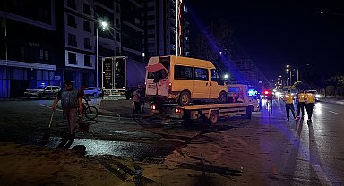 Kayseri'de otomobil ile minibüs çarpıştı: 9 yaralı