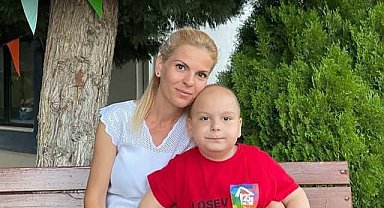 Kemik kanseri hastası oğlu için kendi tedavisini yarım bıraktı