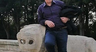 Kestiği ağacın altında kalıp öldü