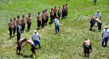 Kırkpınar güreşlerinde başpehlivanların ilk tur karşılaşmaları tamamlandı