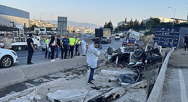 Kocaeli'de iki otomobil ve TIR çarpıştı; 5 ölü, 1 yaralı