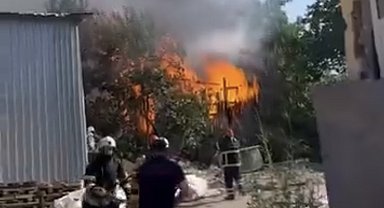 Kocaeli'deki yangında ahır kullanılamaz hale geldi