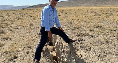 Konya'da yüzey yarıkları, mahalleliyi tedirgin ediyor