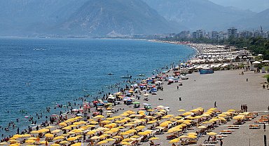 Konyaaltı Sahili'nde hafta sonu yoğunluğu