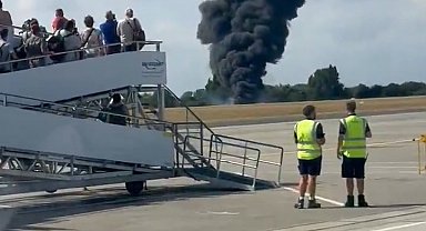 Londra'da küçük uçak düştü