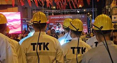 Madencilerden 'demokrasi nöbeti'