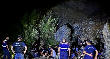 Marmaris'te 22 kaçak göçmen ile 3 organizatör yakalandı