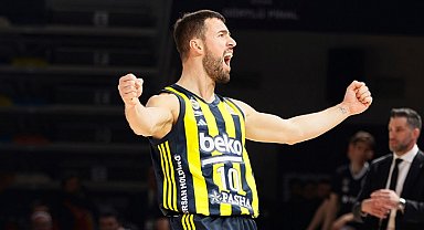 Melih Mahmutoğlu bir yıl daha Fenerbahçe Beko'da
