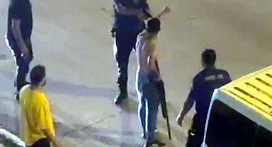 Muş'ta silahlı, sopalı kavga kamerada