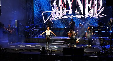 Nasreddin Hoca Şenliği'nde Zeynep Bastık sahne aldı