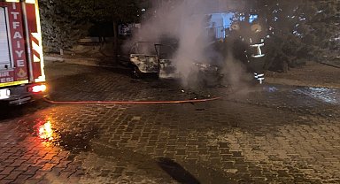 Nevşehir'de park halindeki otomobil yandı
