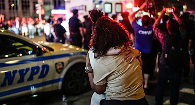 New York'ta silahlı saldırı: 1'i polis 4 kişi hayatını kaybetti