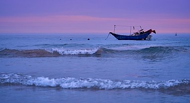 Nijerya'da yolcu teknesi battı: 25 ölü