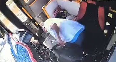 Otobüs şoförü kalp krizi geçirdi, kazayı yolcu önledi