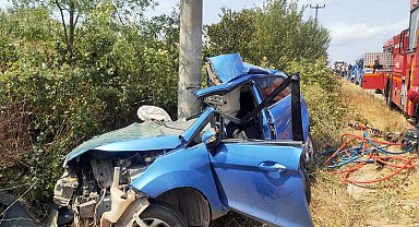 Otomobil beton direğe çarptı; 2 çocuk öldü