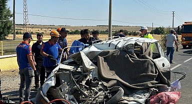 Otomobil ile kamyon çarpıştı: 2 ölü