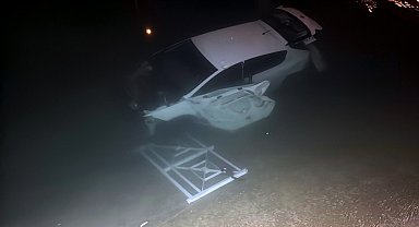 Otomobil sulama kanalına uçtu: 3 yaralı