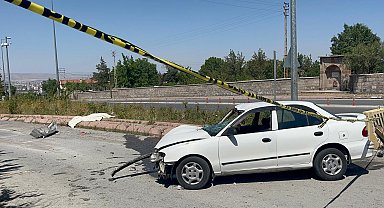 Otomobilin çarptığı yaya öldü, sürücü yaralandı