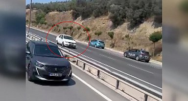Otomobiliyle ters yönde ilerleyen sürücünün trafiği tehlikeye attığı anlar kamerada