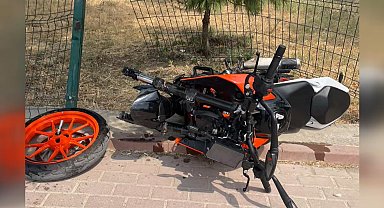 Otomobille çarpışan motosikletin sürücüsü ağır yaralandı