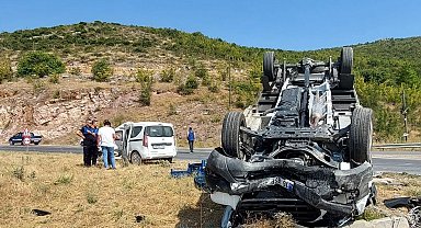 Otostop çekerek bindiği kamyonetin karıştığı kazada yaralandı