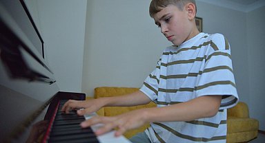 Oyuncak org ile müzikle tanıştı, 11 yaşında uluslararası ödüllerin sahibi oldu