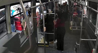 Özel halk otobüsü şoförü, sara nöbeti geçiren yolcuyu hastaneye ulaştırıldı