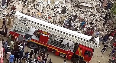 Pakistan'da çöken binada hayatını kaybedenlerin sayısı 27'ye yükseldi